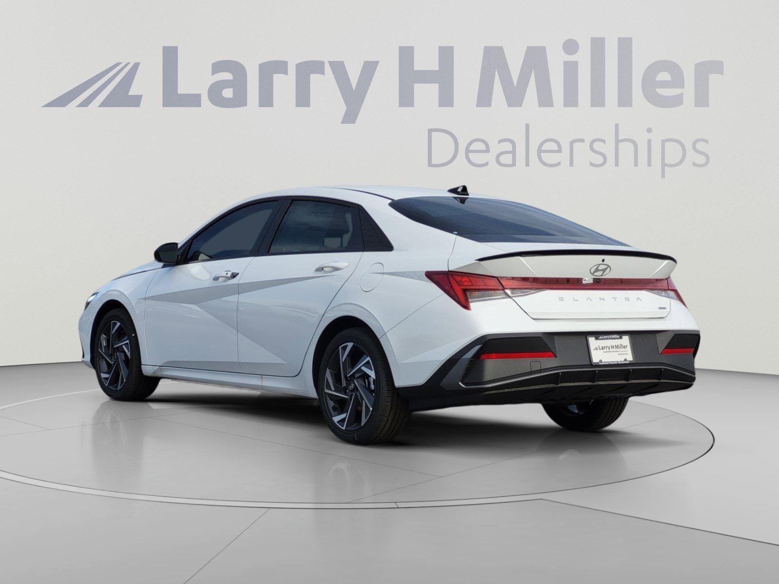 2025 Hyundai Elantra Blue - Photo 7