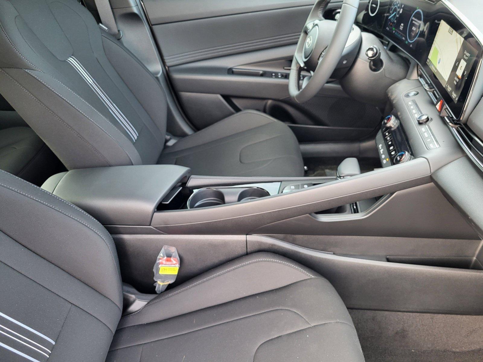 2025 Hyundai Elantra Blue - Photo 16