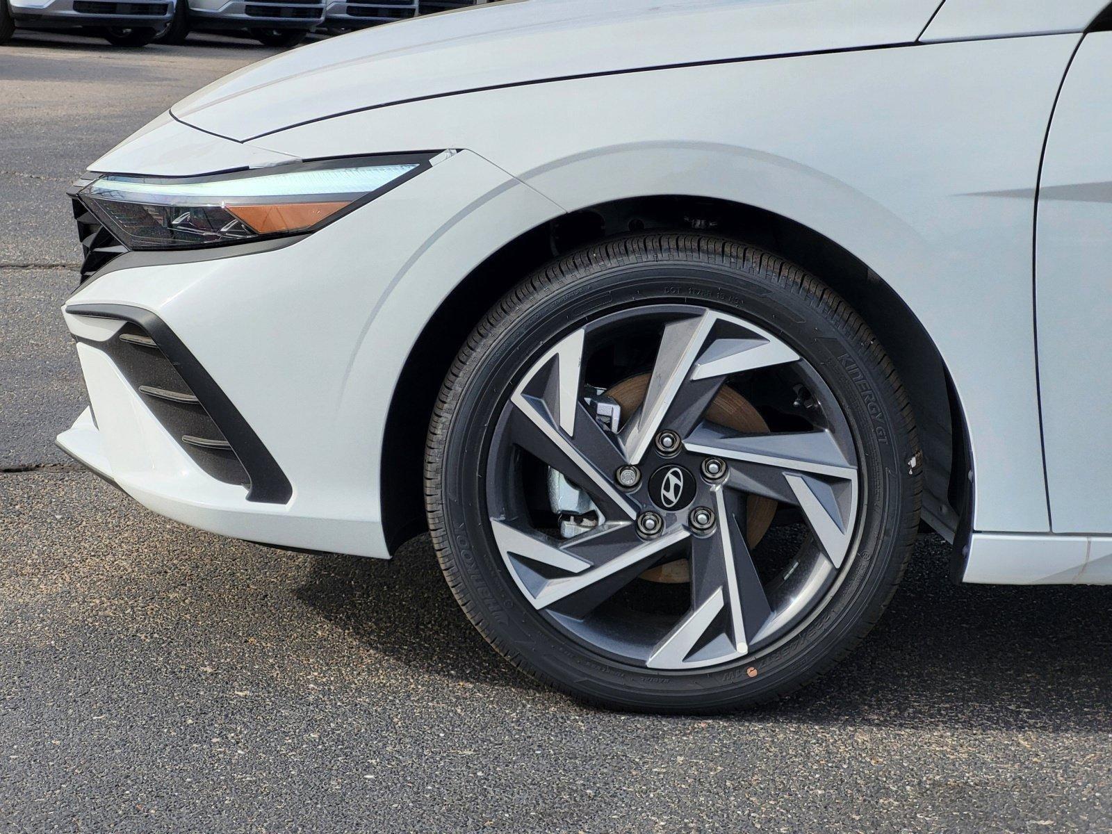 2025 Hyundai Elantra Blue - Photo 10