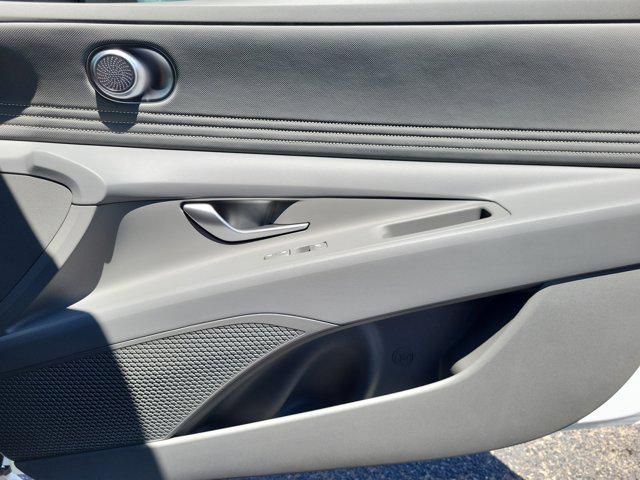 2025 Hyundai Elantra Blue - Photo 16