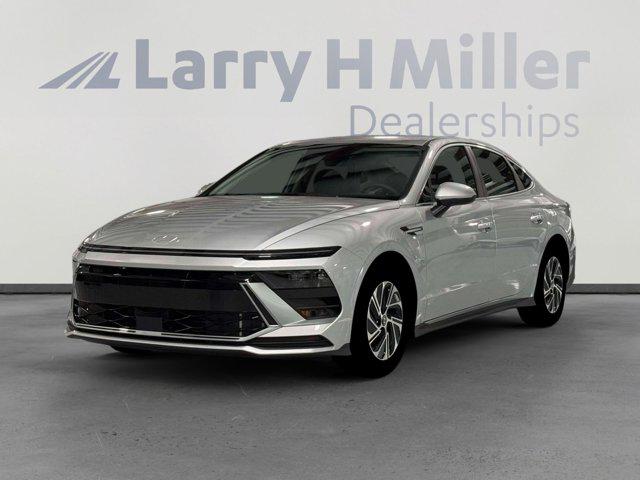 2026 Hyundai Sonata Blue's photo