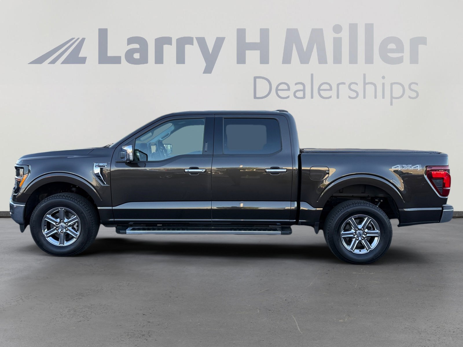 2024 Ford F-150 XLT photo 2