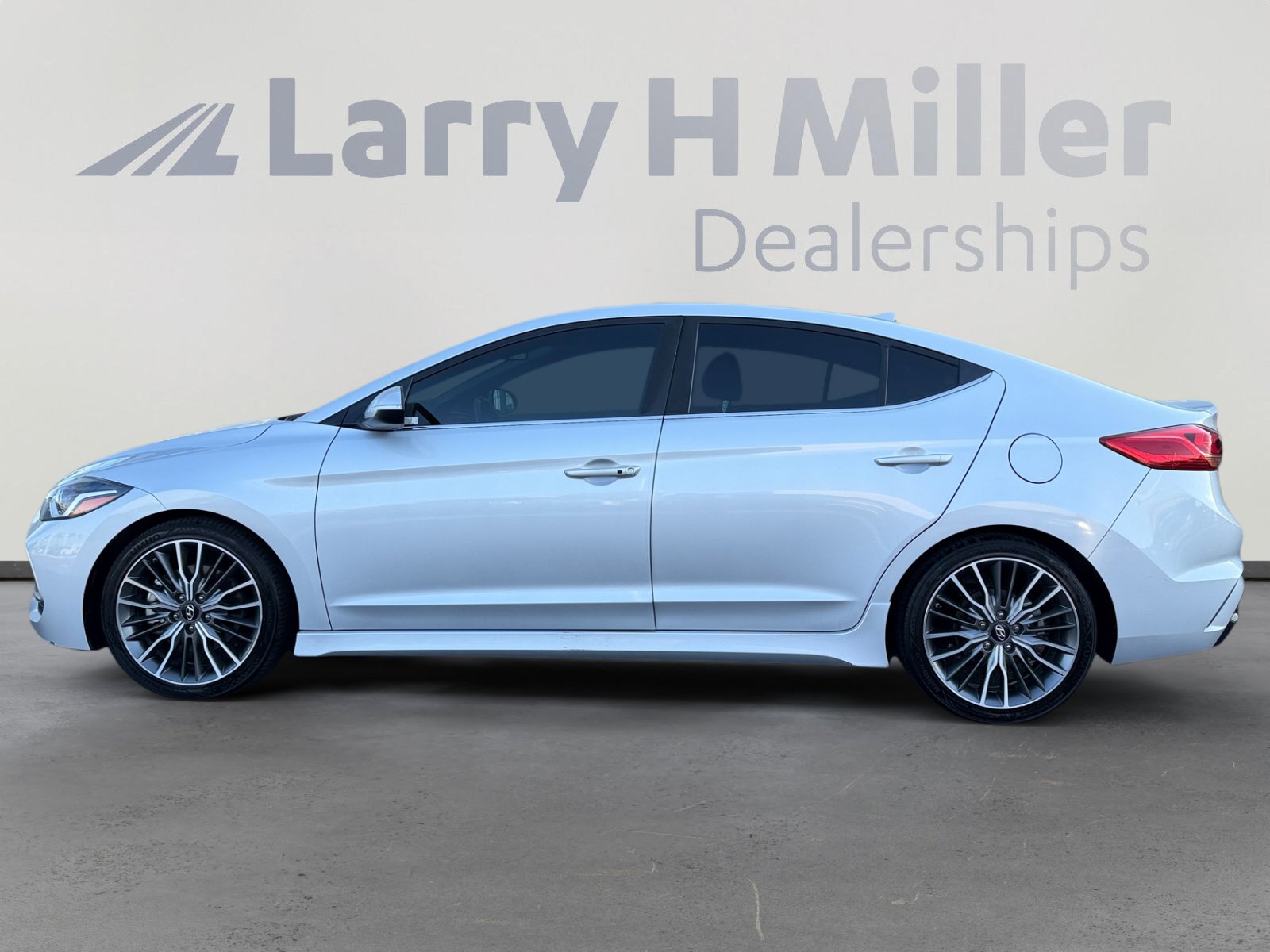 2018 Hyundai Elantra Sport photo 2