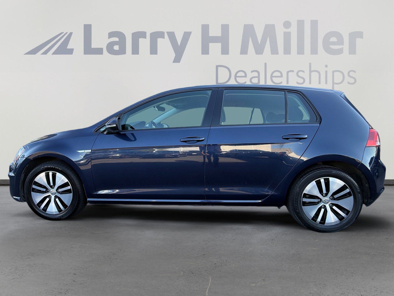 2016 Volkswagen e-Golf SE photo 2