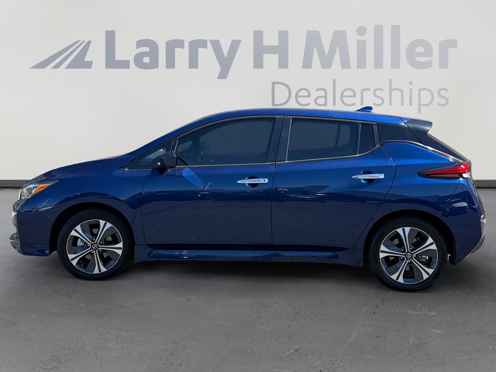 2022 Nissan Leaf SV Plus photo 2