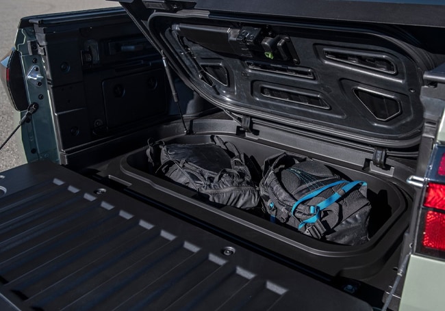 All-New 2022 Hyundai Santa Cruz features in-bed lockable trunk storage with drain plug.