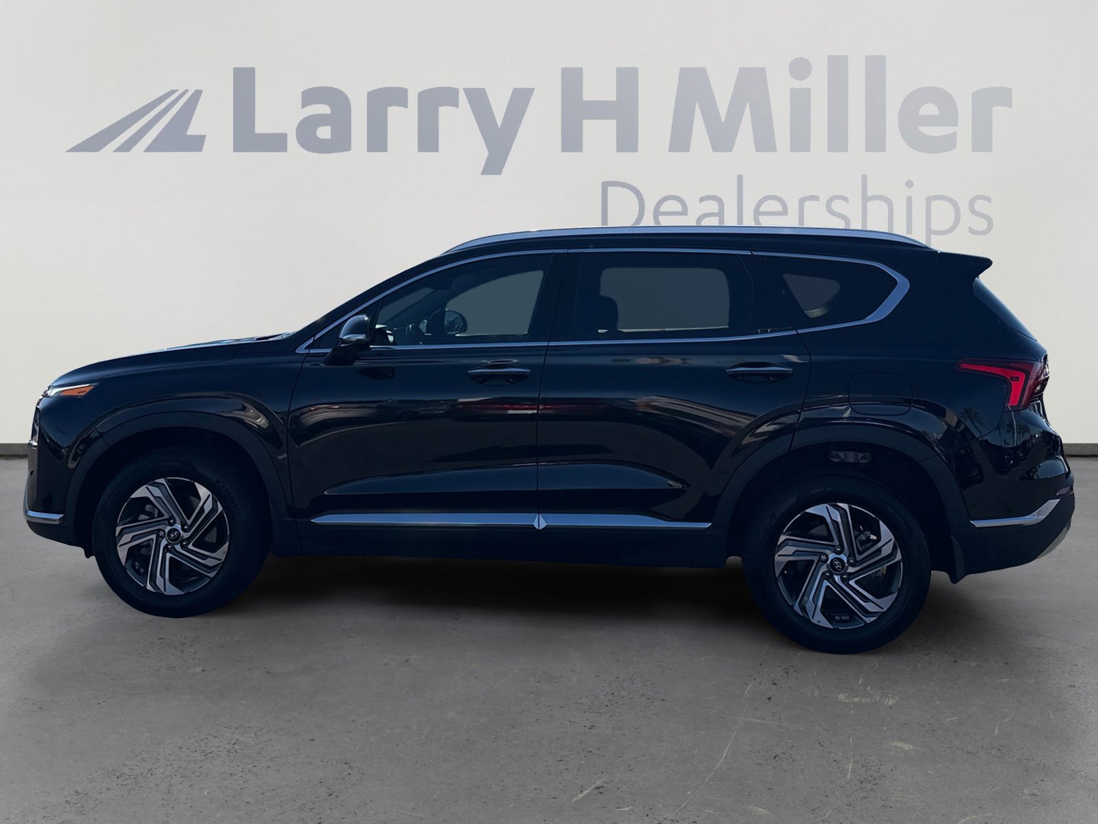 2023 Hyundai Santa Fe SEL Premium photo 2