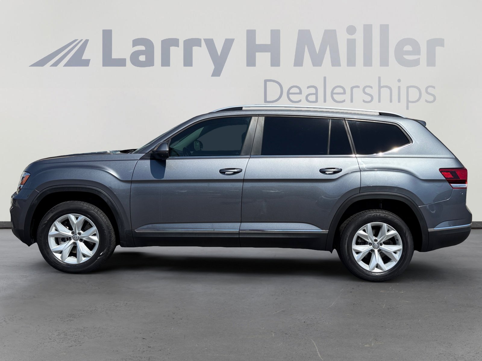 2018 Volkswagen Atlas V6 SEL photo 2