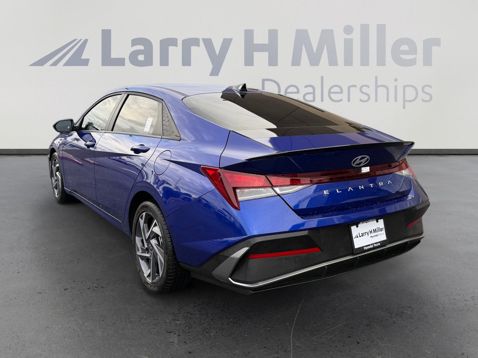 2025 Hyundai Elantra SEL Sport photo 3