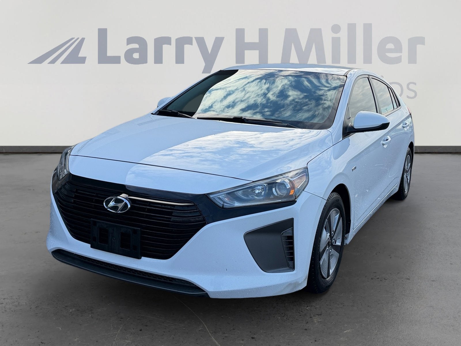 2017 Hyundai Ioniq Blue's photo