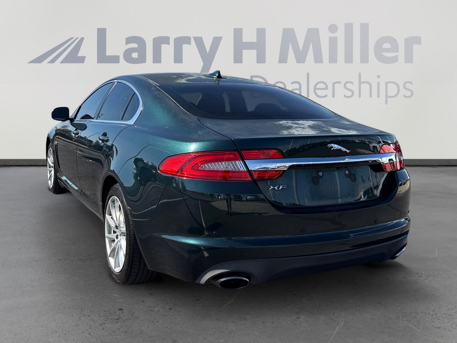 2013 Jaguar XF photo 3