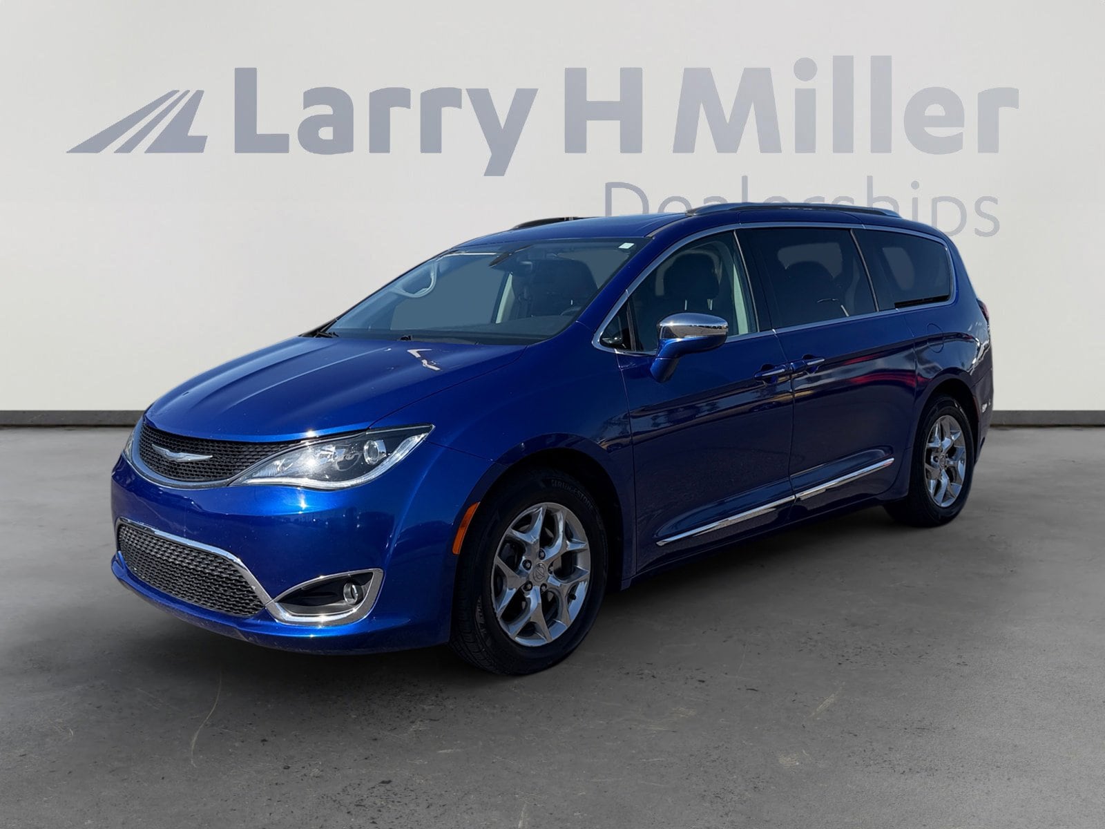 2018 Chrysler Pacifica Limited's photo