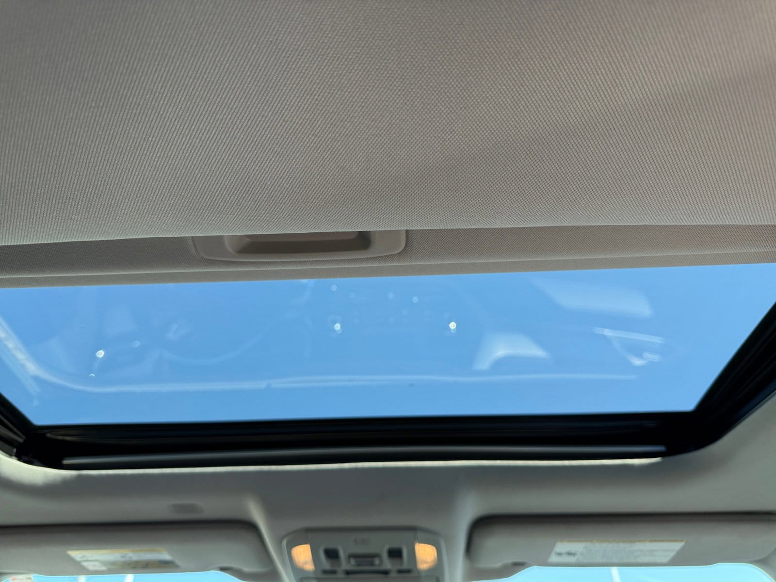 2022 Toyota Highlander Hybrid Limited photo 2