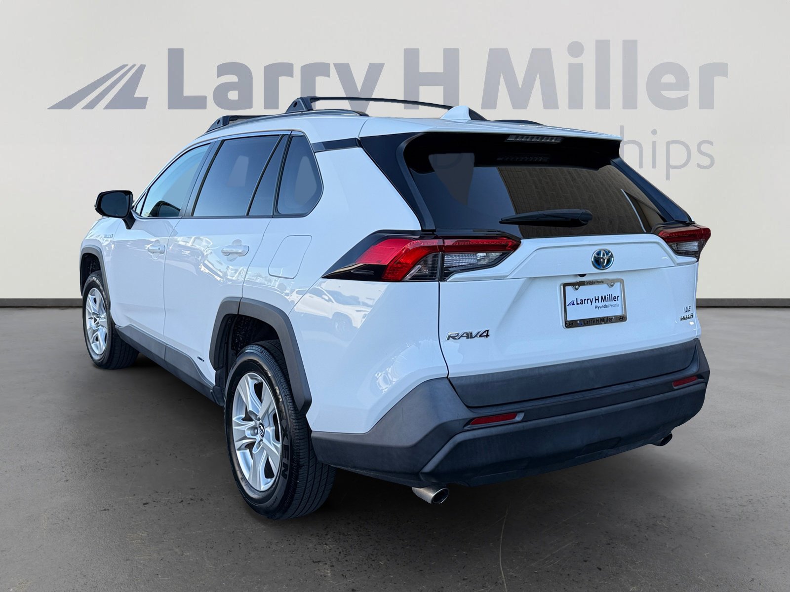 2021 Toyota RAV4 Hybrid LE photo 3