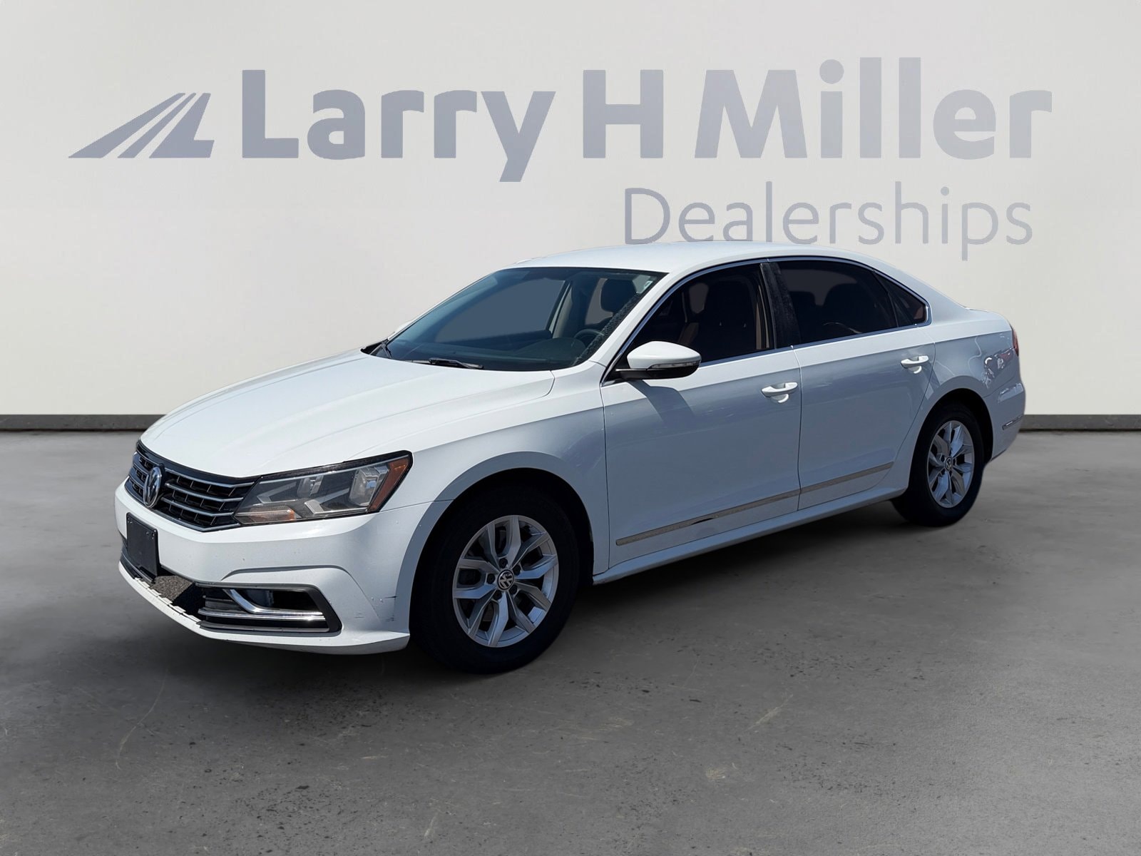2016 Volkswagen Passat 1.8T S Auto's photo