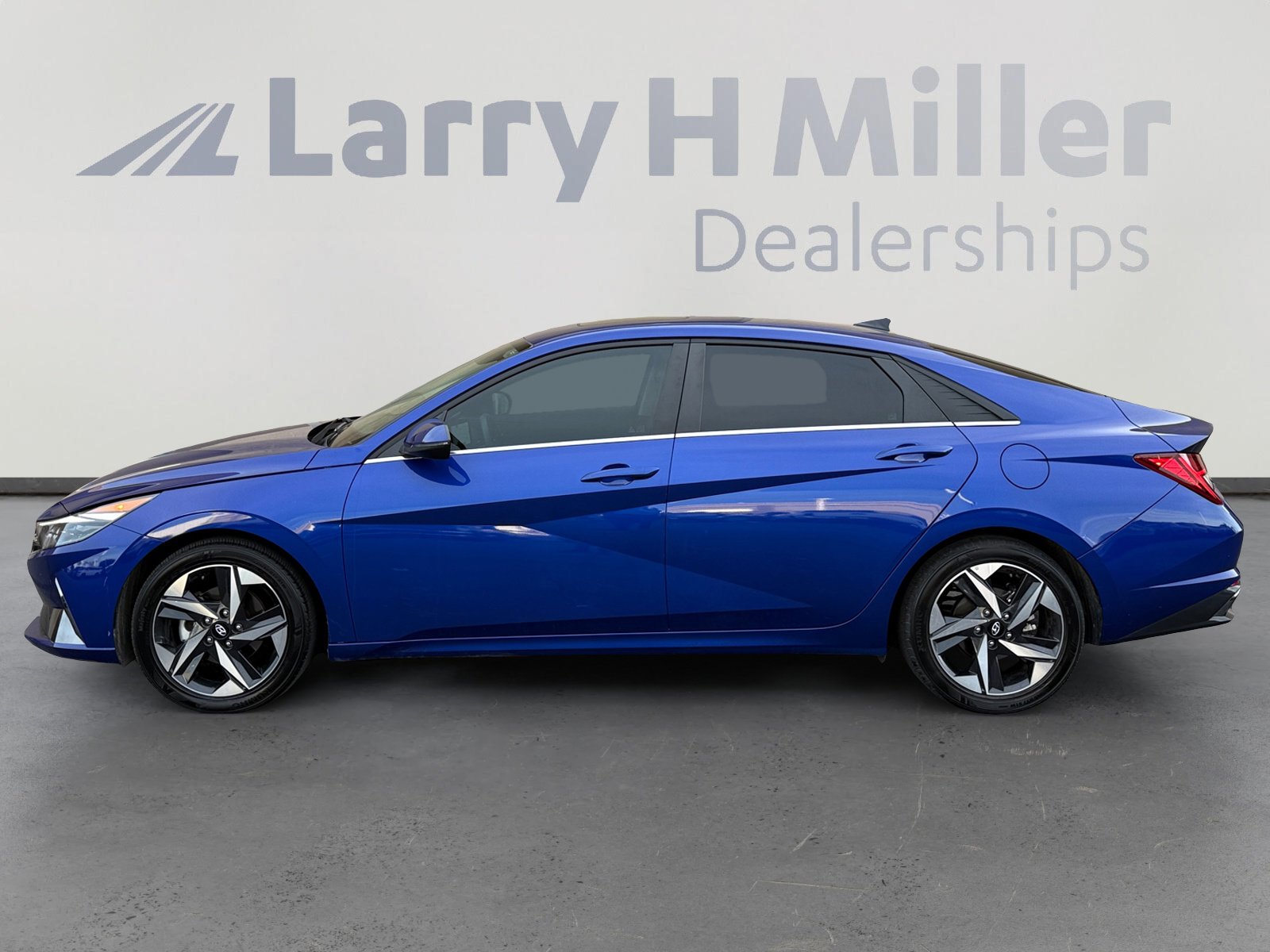 2023 Hyundai Elantra Limited photo 2