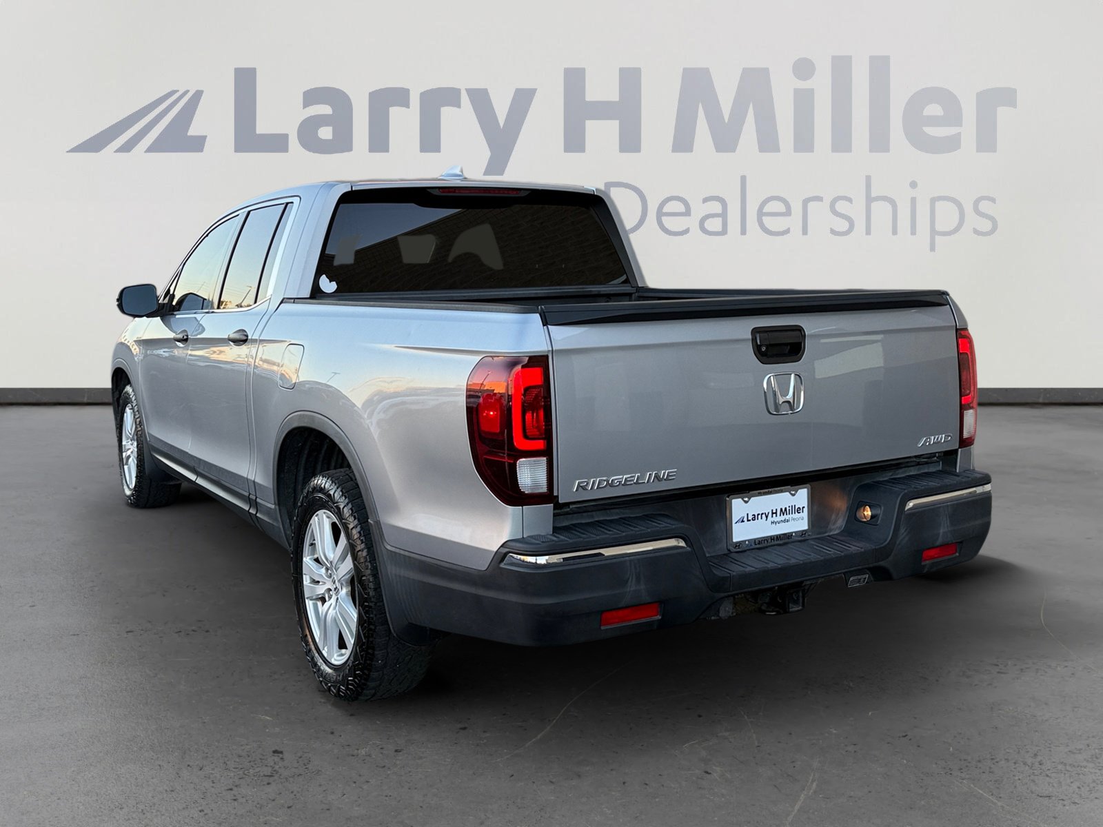 2017 Honda Ridgeline RT photo 2