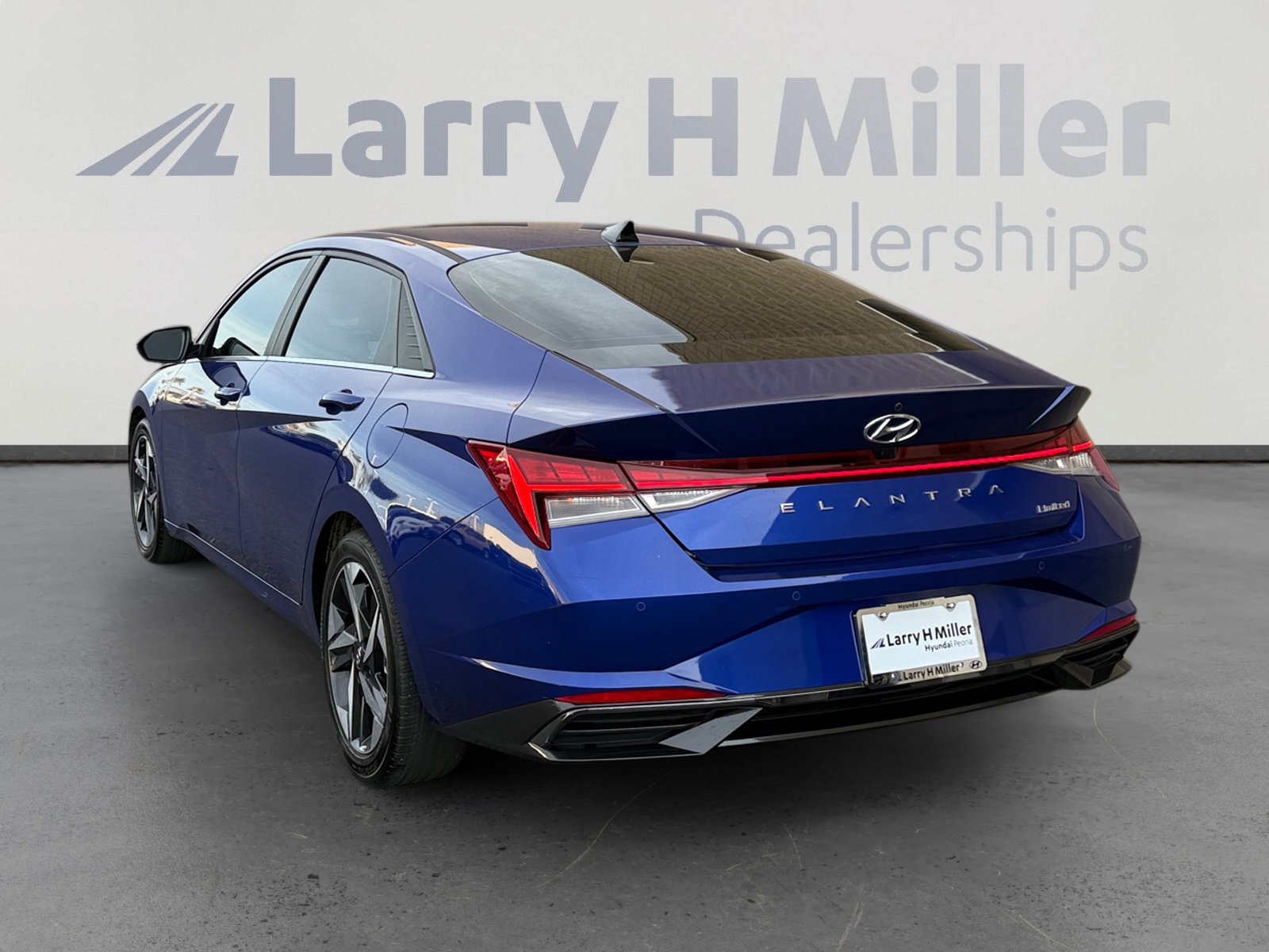 2023 Hyundai Elantra Limited photo 3