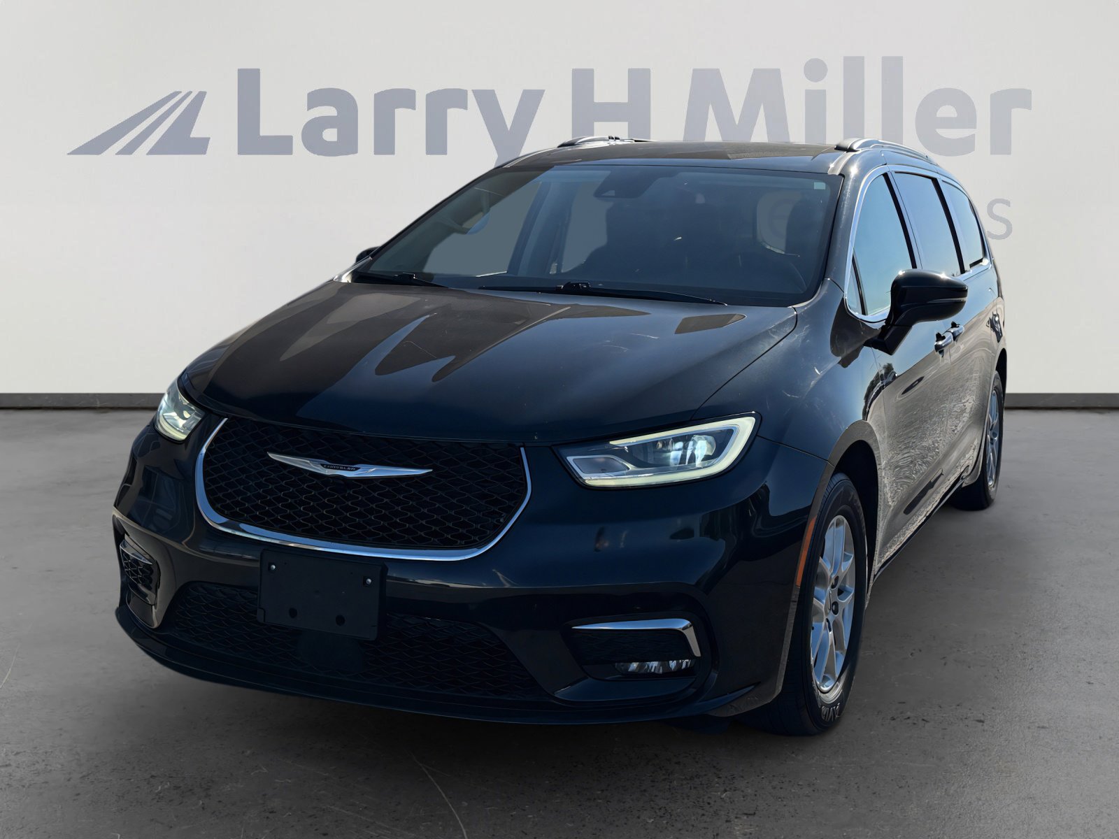 2022 Chrysler Pacifica Touring L's photo