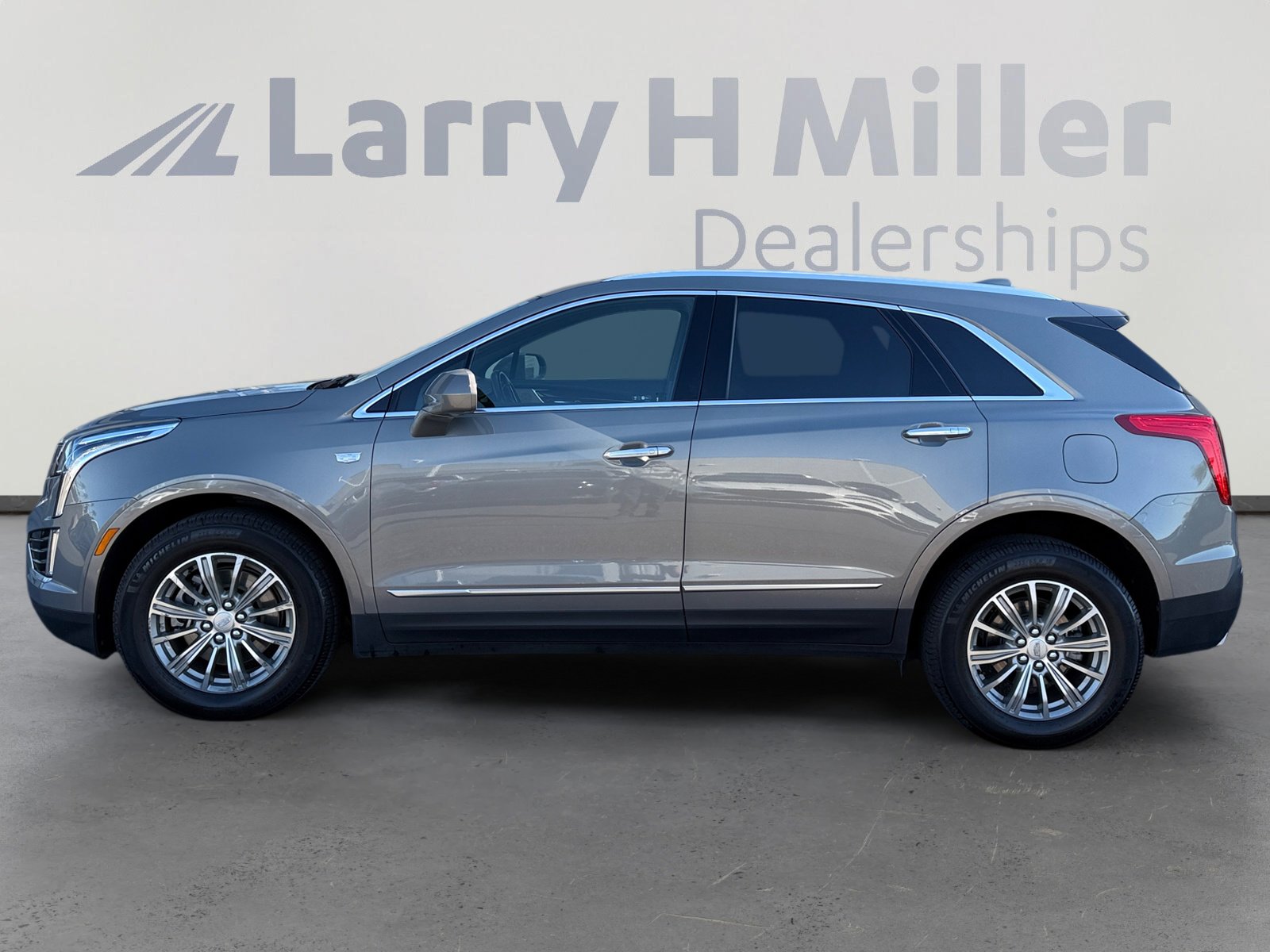 2017 Cadillac XT5 Luxury photo 2