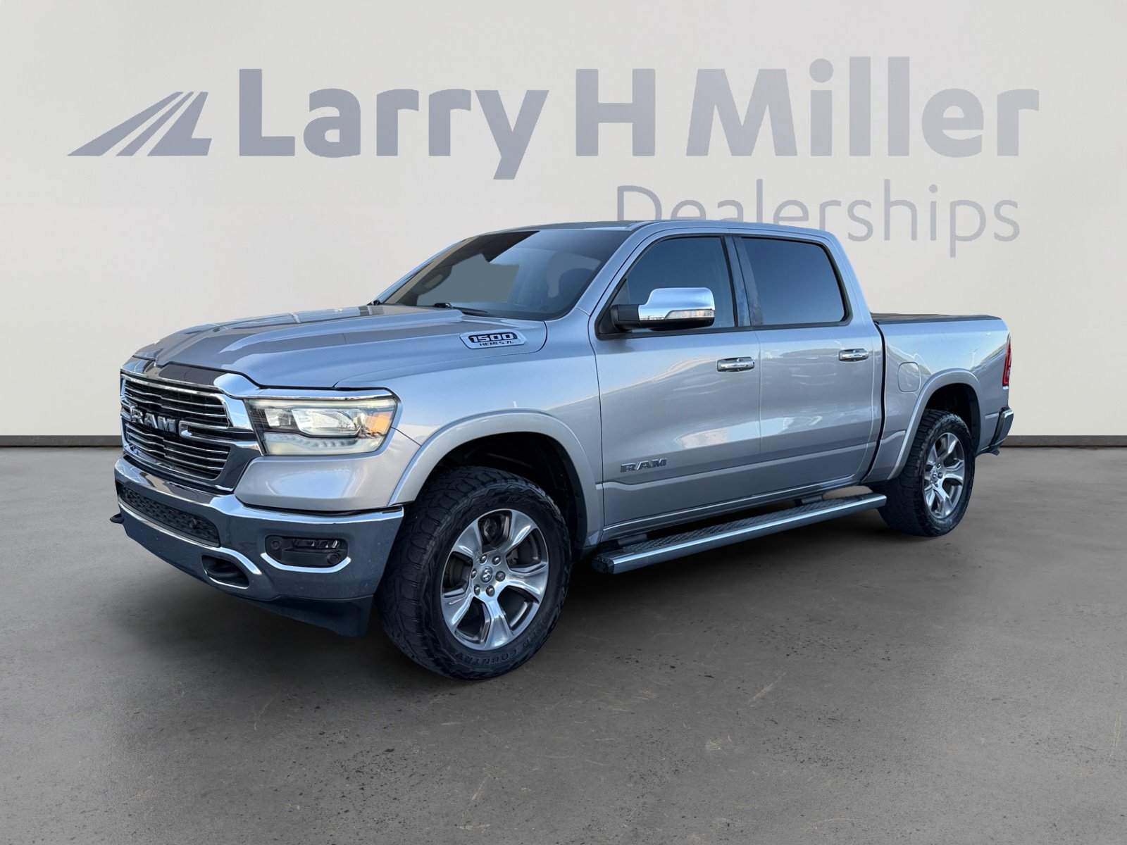 2020 RAM 1500 Laramie 4x4 Crew Cab 5'7's photo