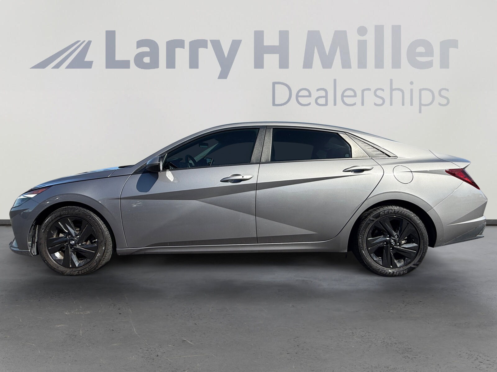 2021 Hyundai Elantra SEL photo 2