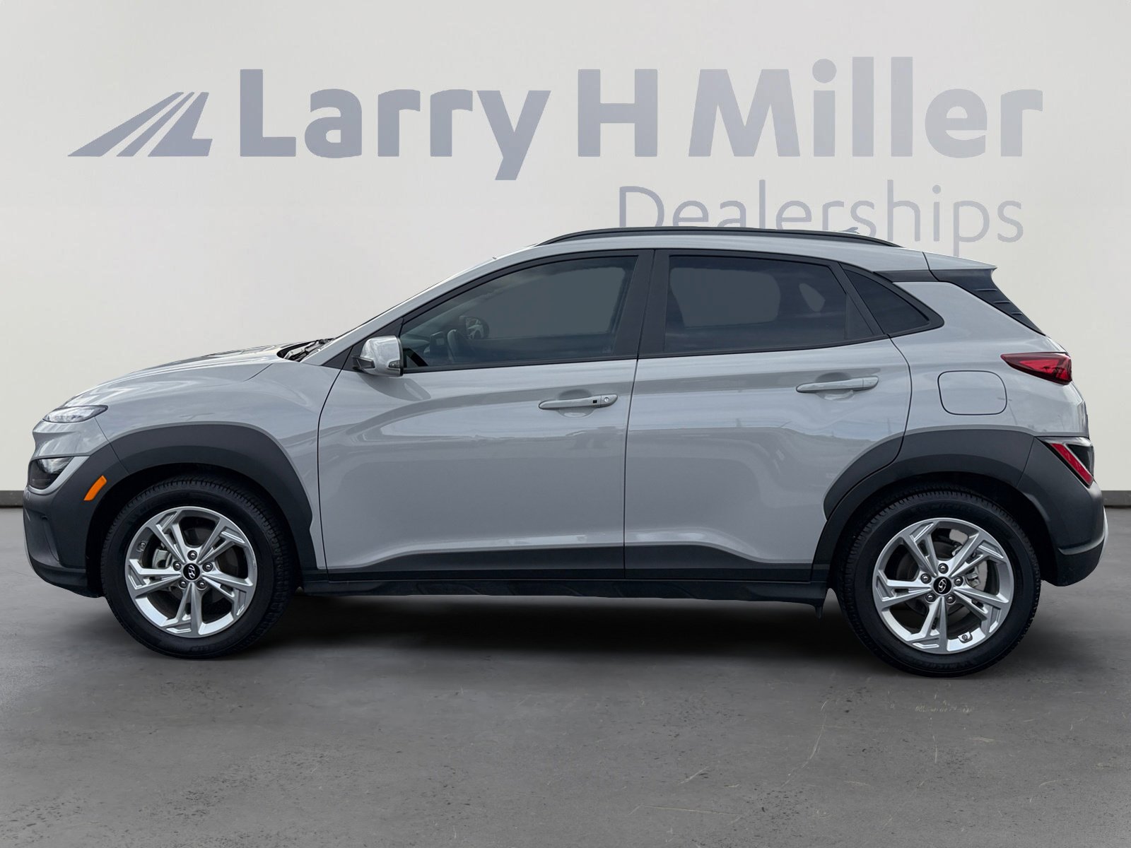 2022 Hyundai Kona SEL photo 2