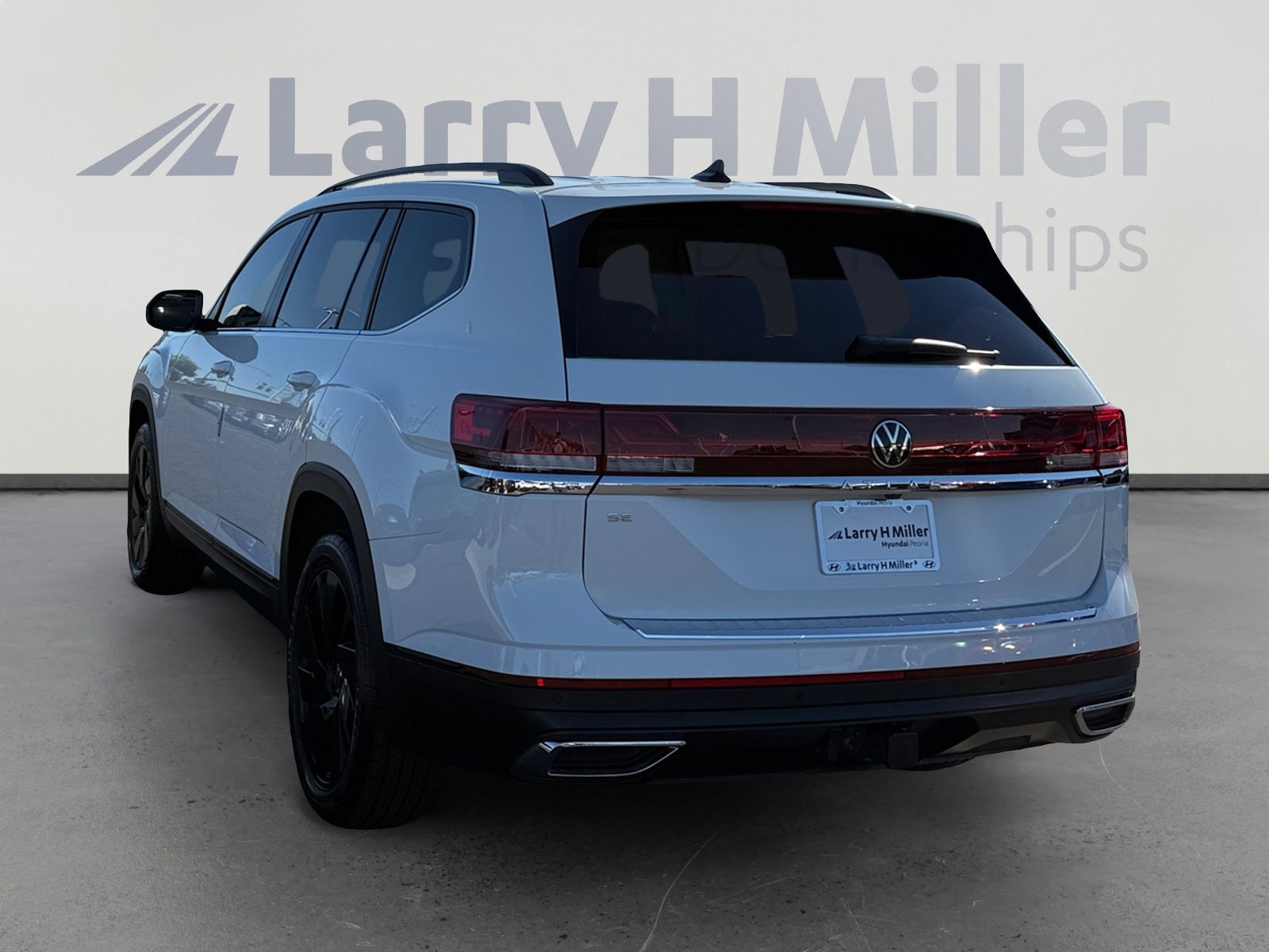 2024 Volkswagen Atlas SE Technology photo 3
