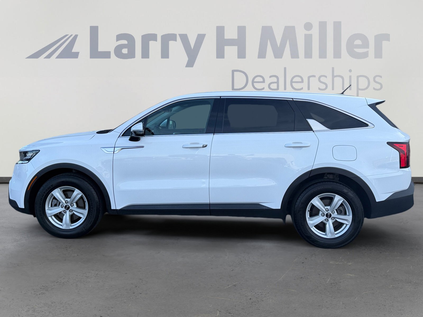 2021 Kia Sorento LX photo 2