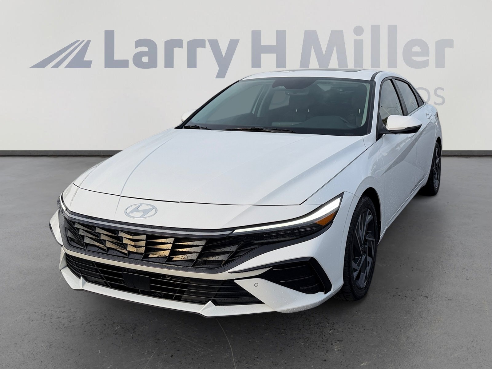 2024 Hyundai Elantra Limited's photo