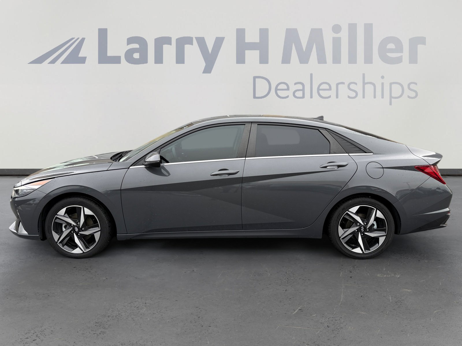 2023 Hyundai Elantra Limited photo 2