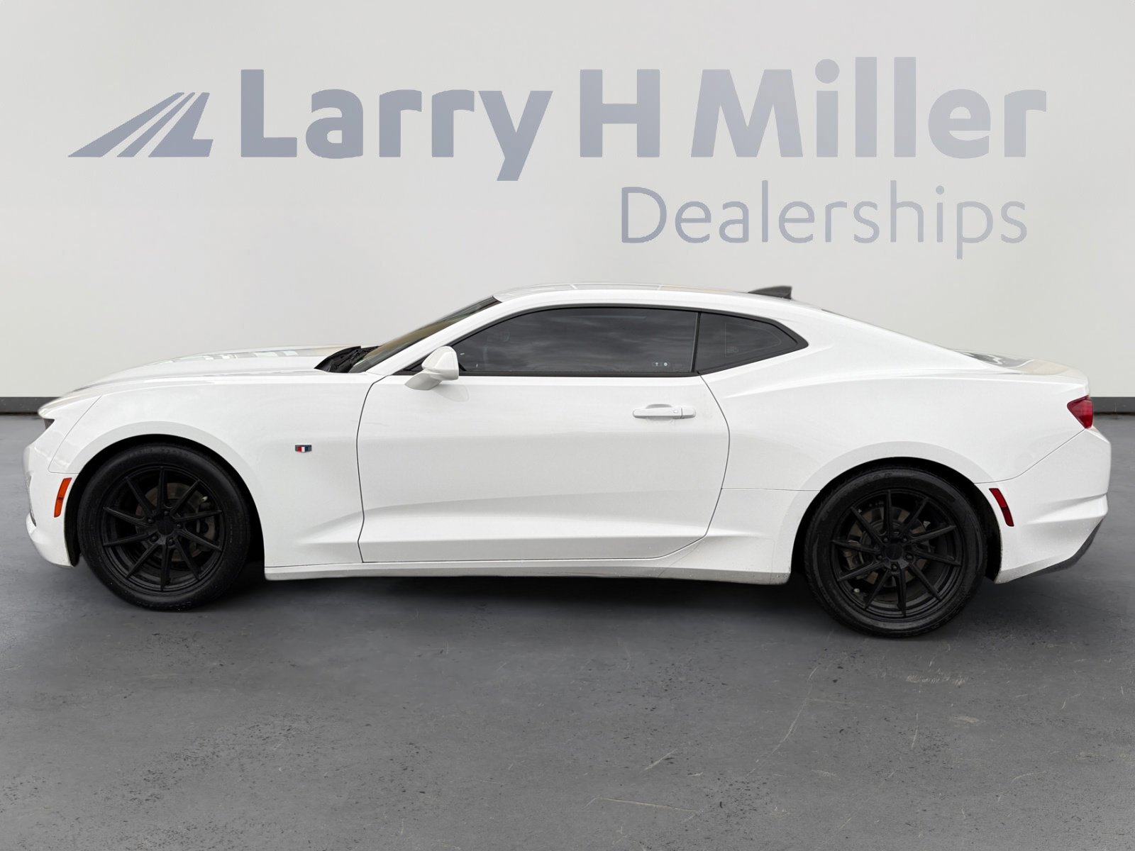 2020 Chevrolet Camaro 1LT photo 2