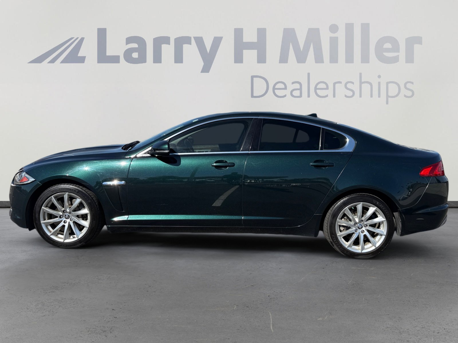 2013 Jaguar XF photo 2