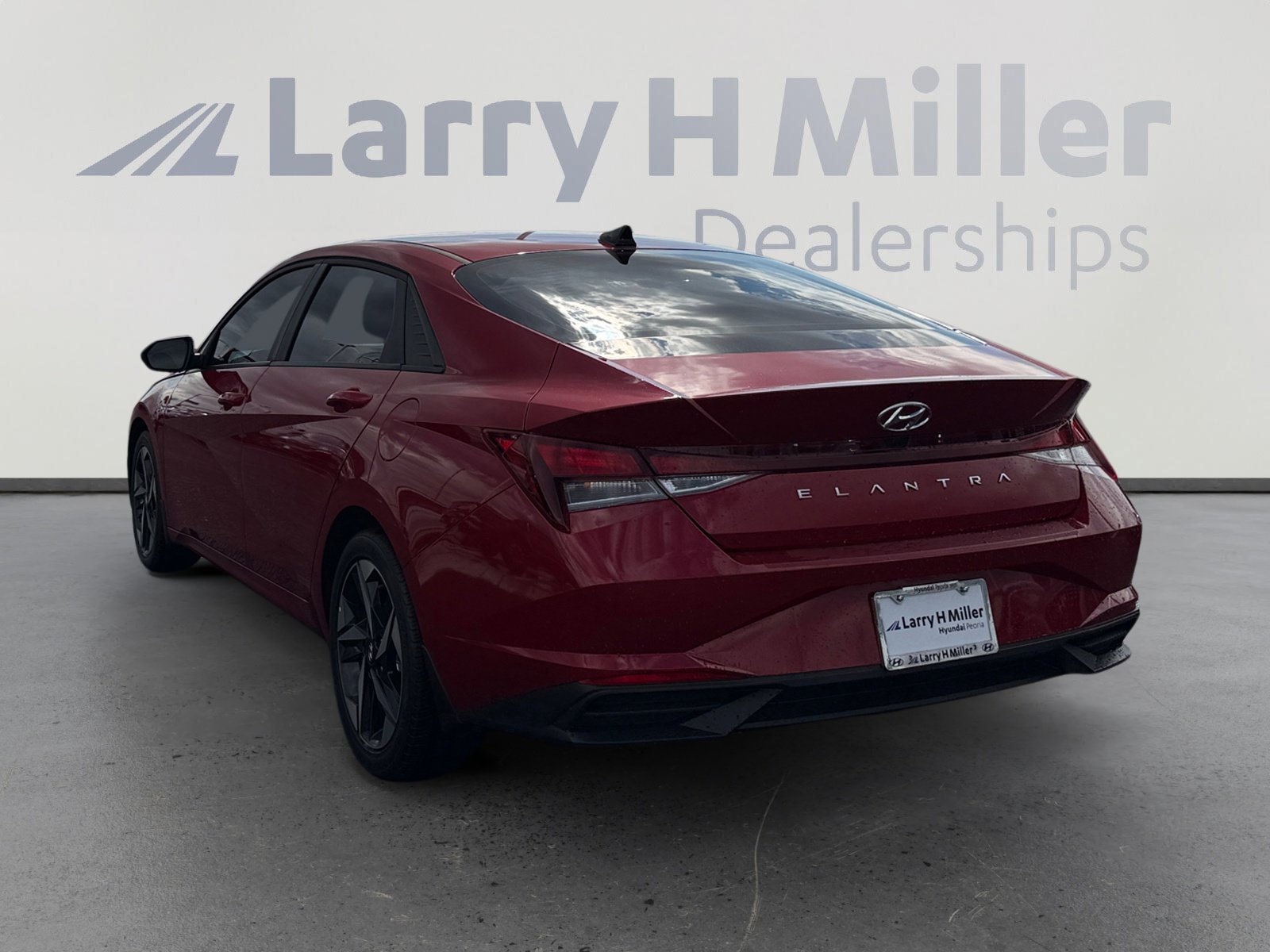 2023 Hyundai Elantra SEL photo 3