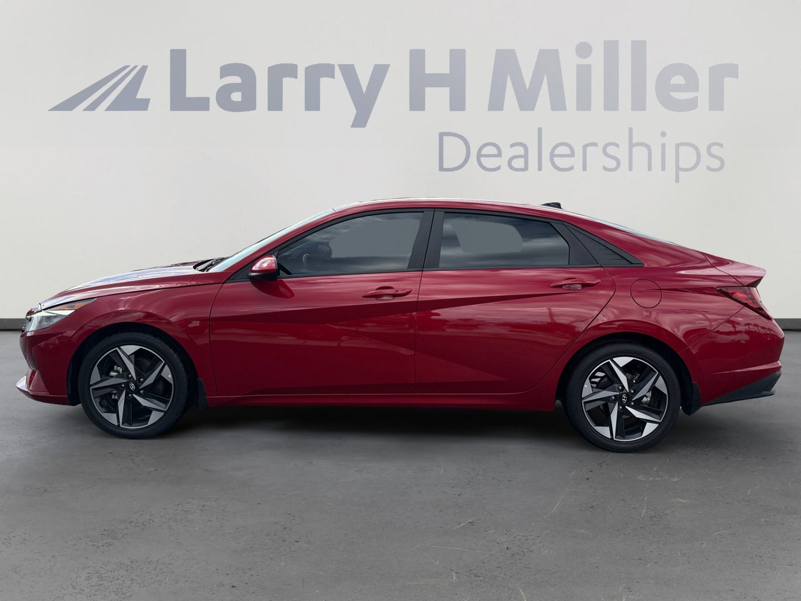 2023 Hyundai Elantra SEL photo 2