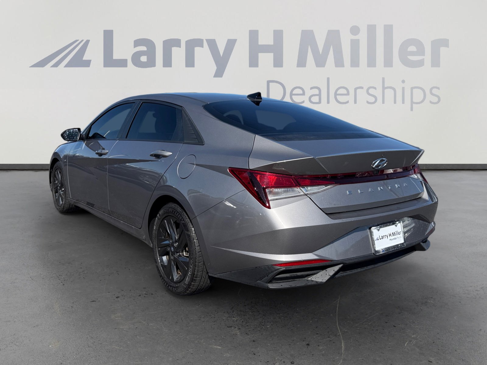 2021 Hyundai Elantra SEL photo 3