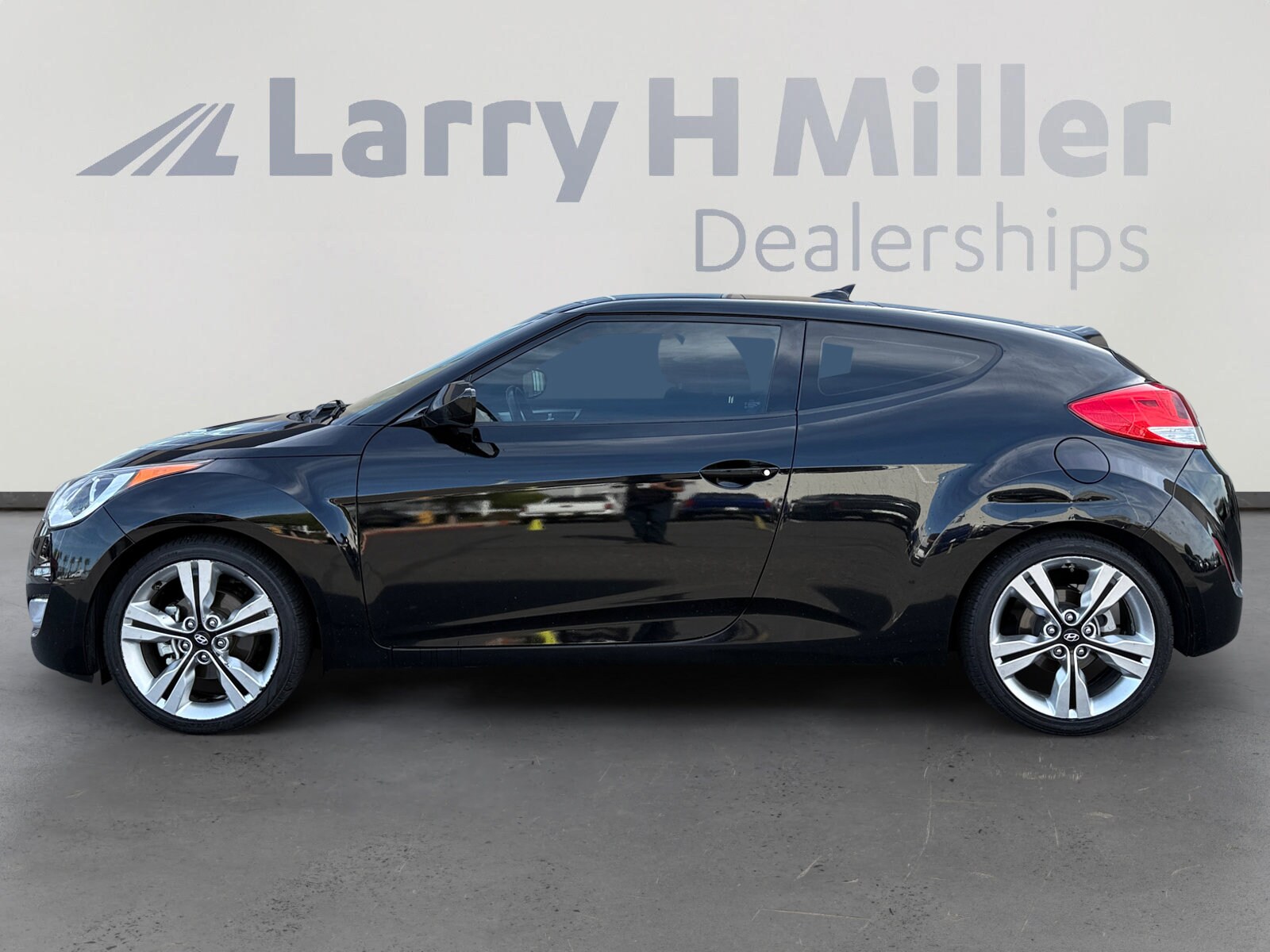 2017 Hyundai Veloster Value Edition photo 2