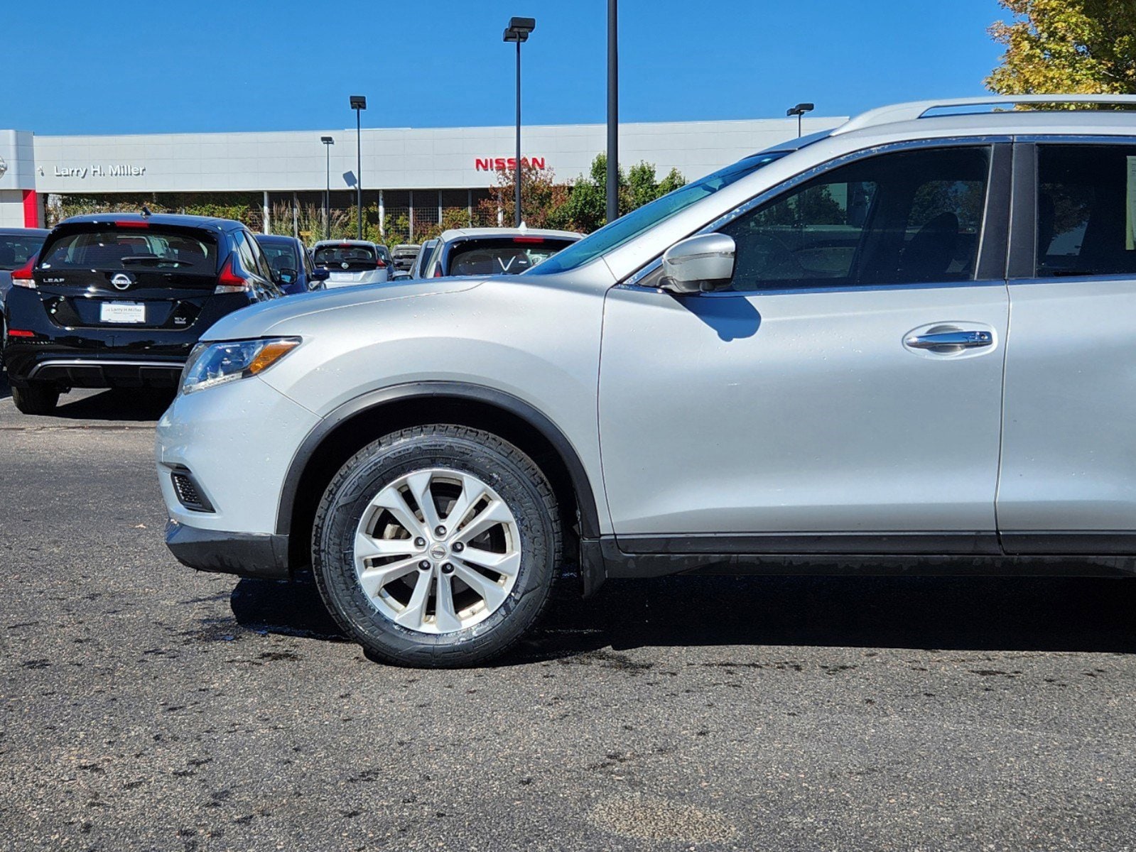 Used 2014 Nissan Rogue SV with VIN 5N1AT2MVXEC819872 for sale in Highlands Ranch, CO