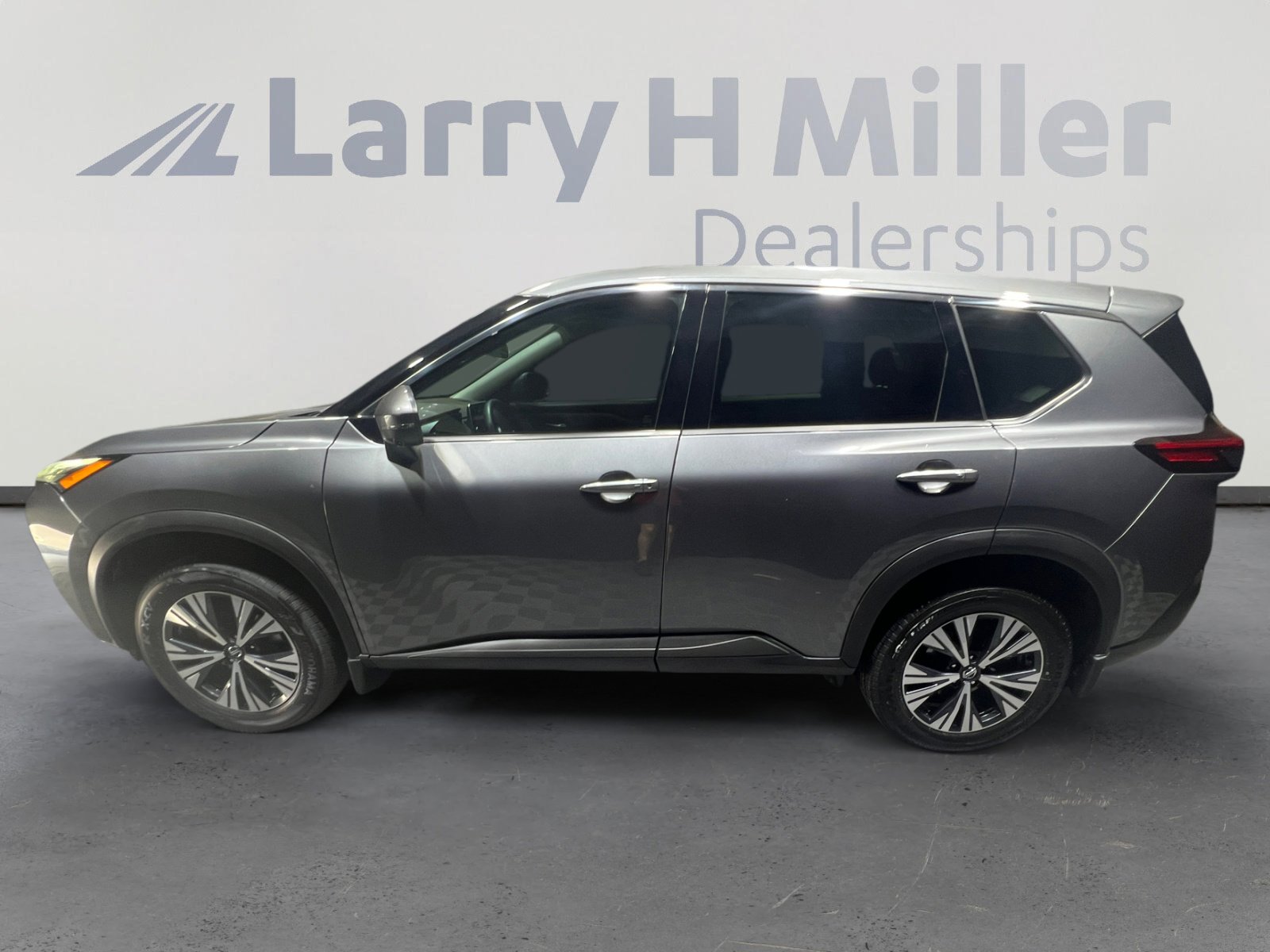 2021 Nissan Rogue SV photo 3