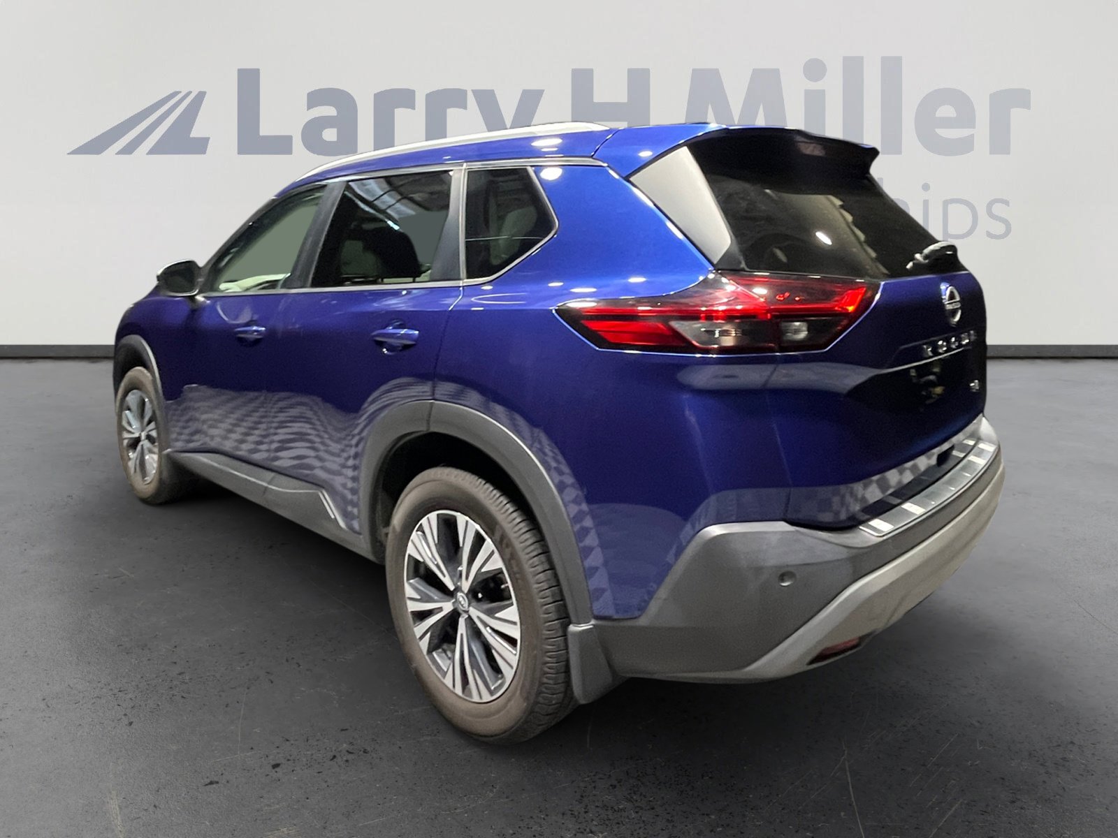 2022 Nissan Rogue SV photo 4