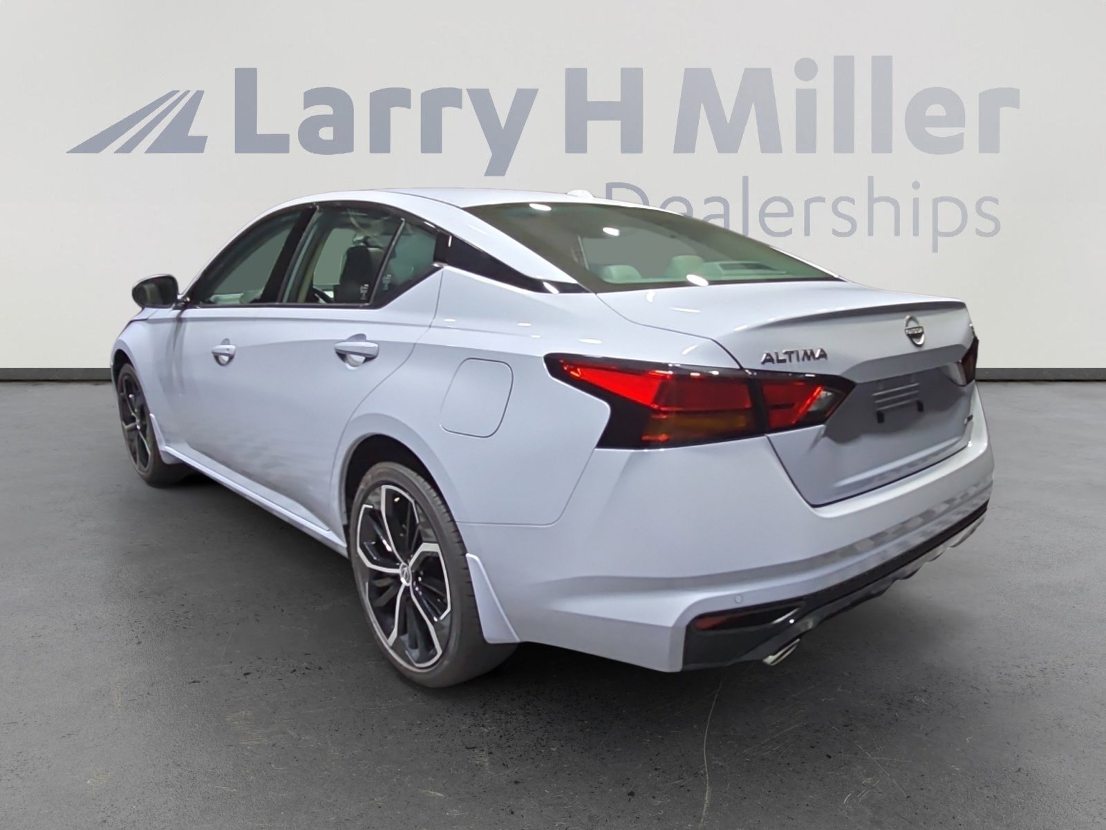 2025 Nissan Altima 2.5 SR photo 4