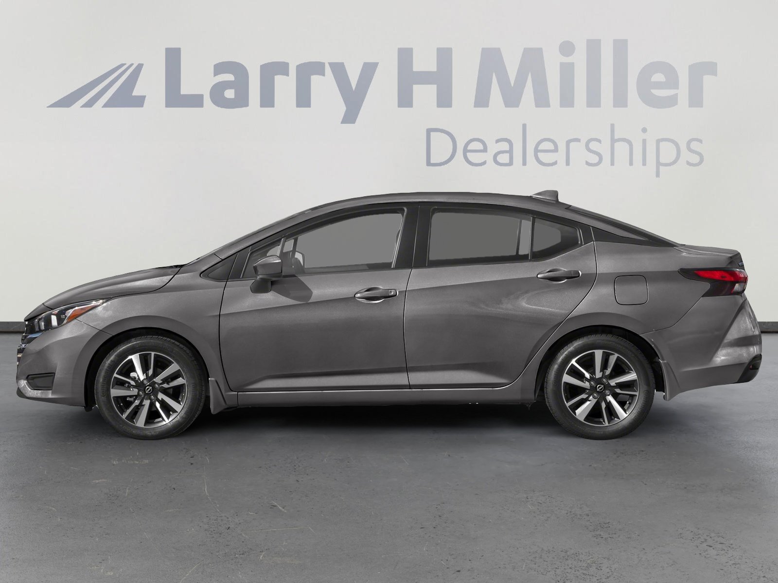 2025 Nissan Versa 1.6 SV photo 4