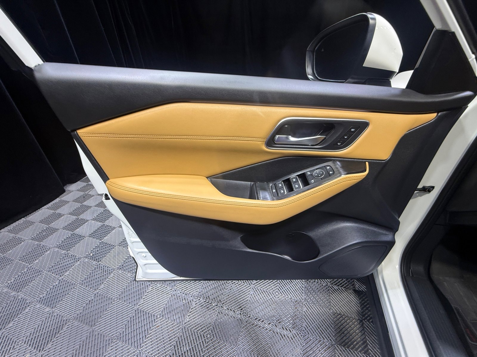 2023 Nissan Rogue Platinum - Photo 14