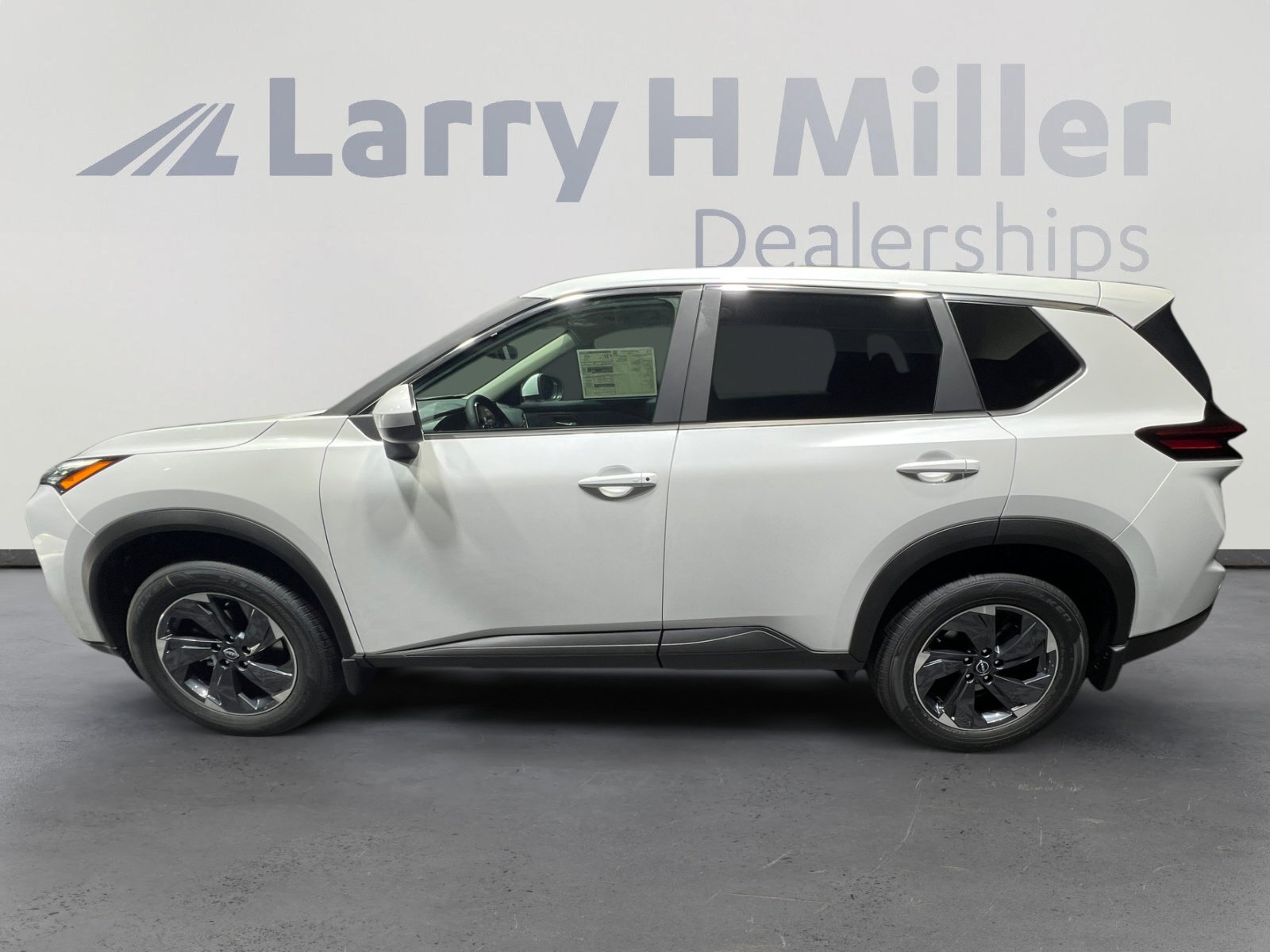 2026 Nissan Rogue SV photo 3