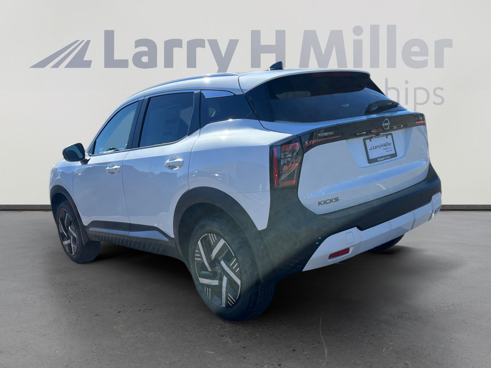 2026 Nissan Kicks SV photo 2