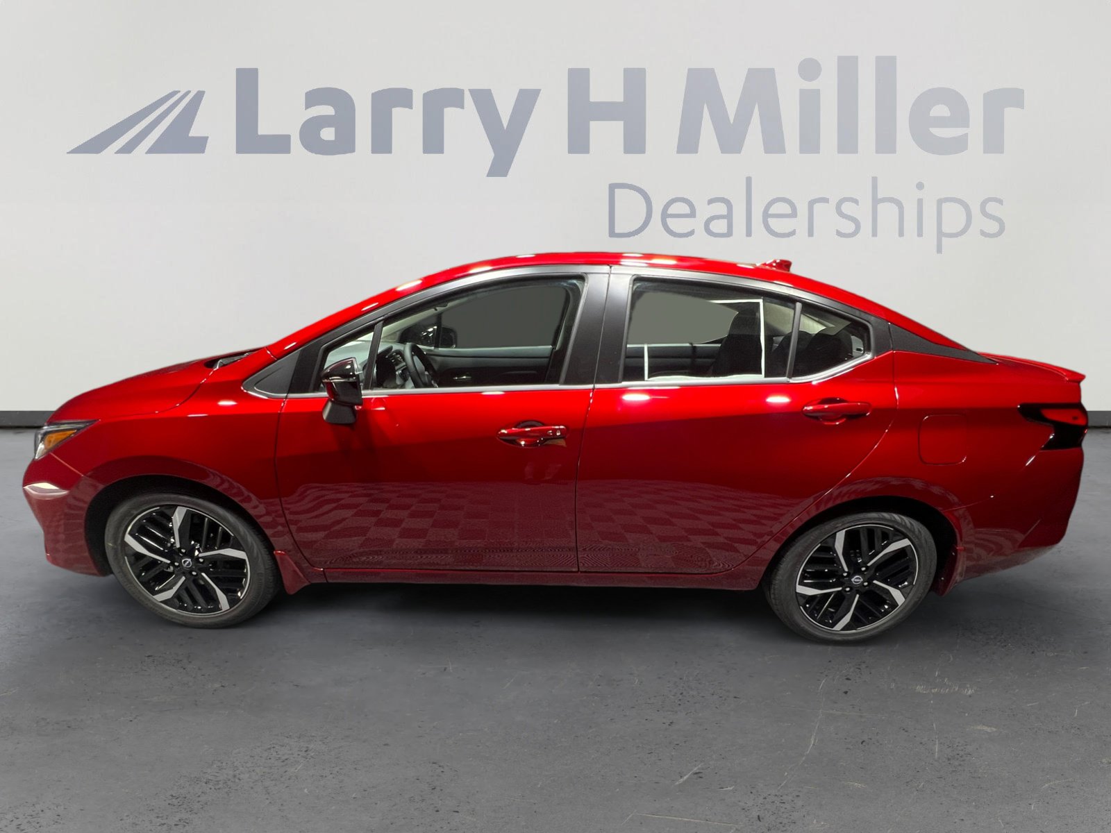 2025 Nissan Versa 1.6 SR photo 3