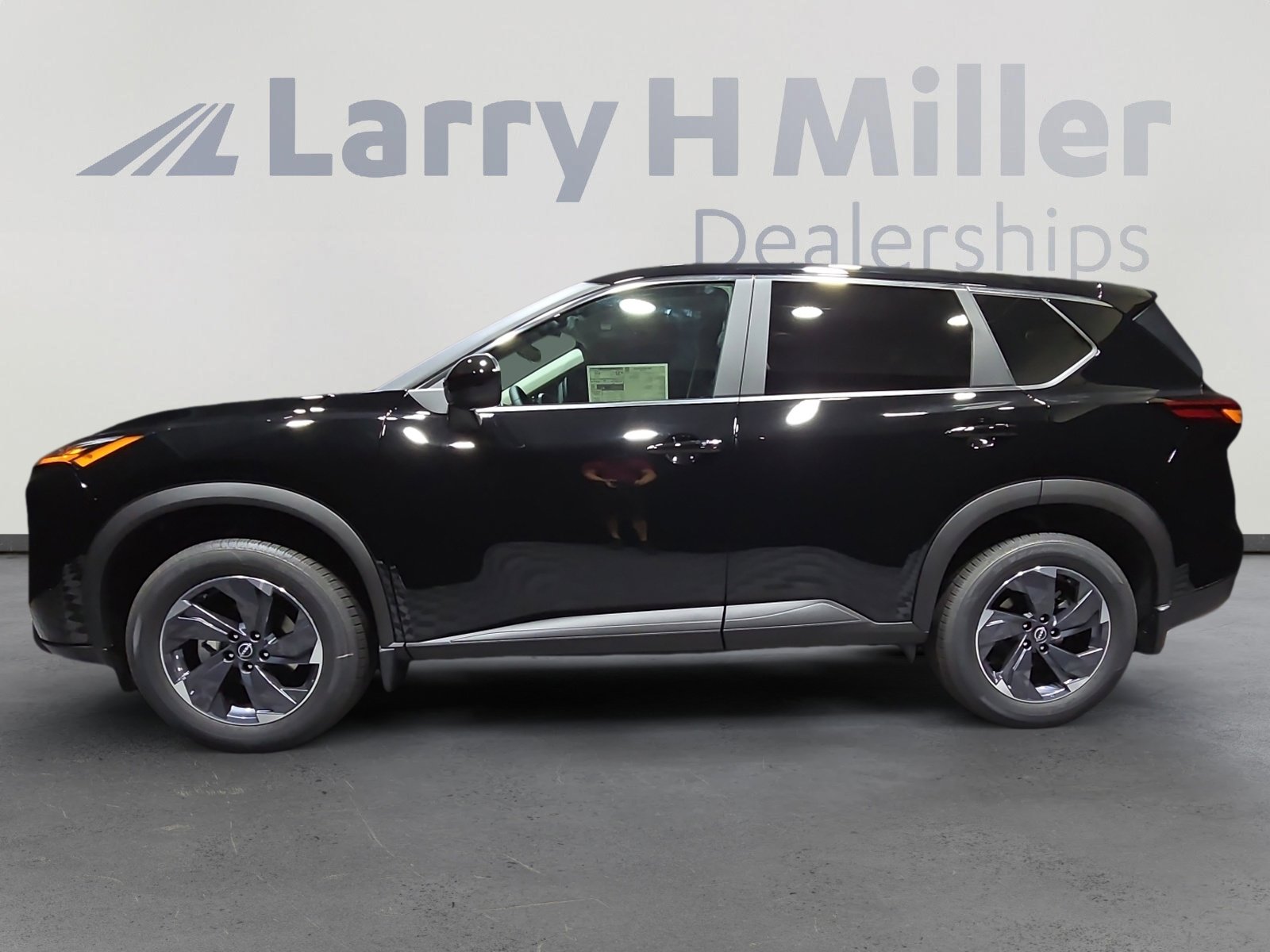 2026 Nissan Rogue SV photo 3