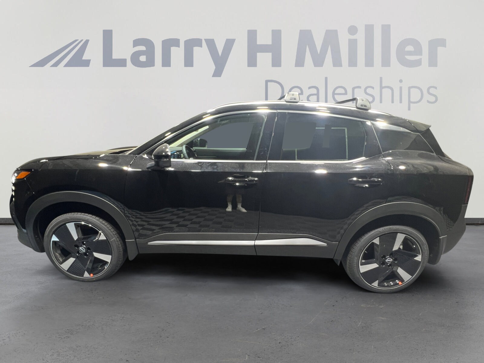 2026 Nissan Kicks SR photo 3