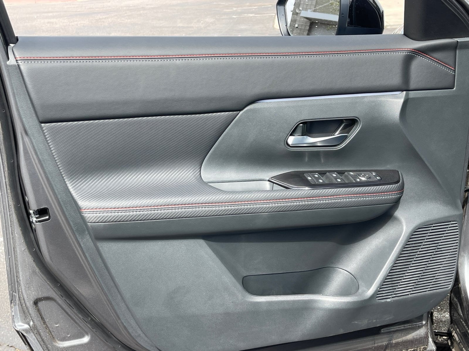 2026 Nissan KICKS SR - Photo 14