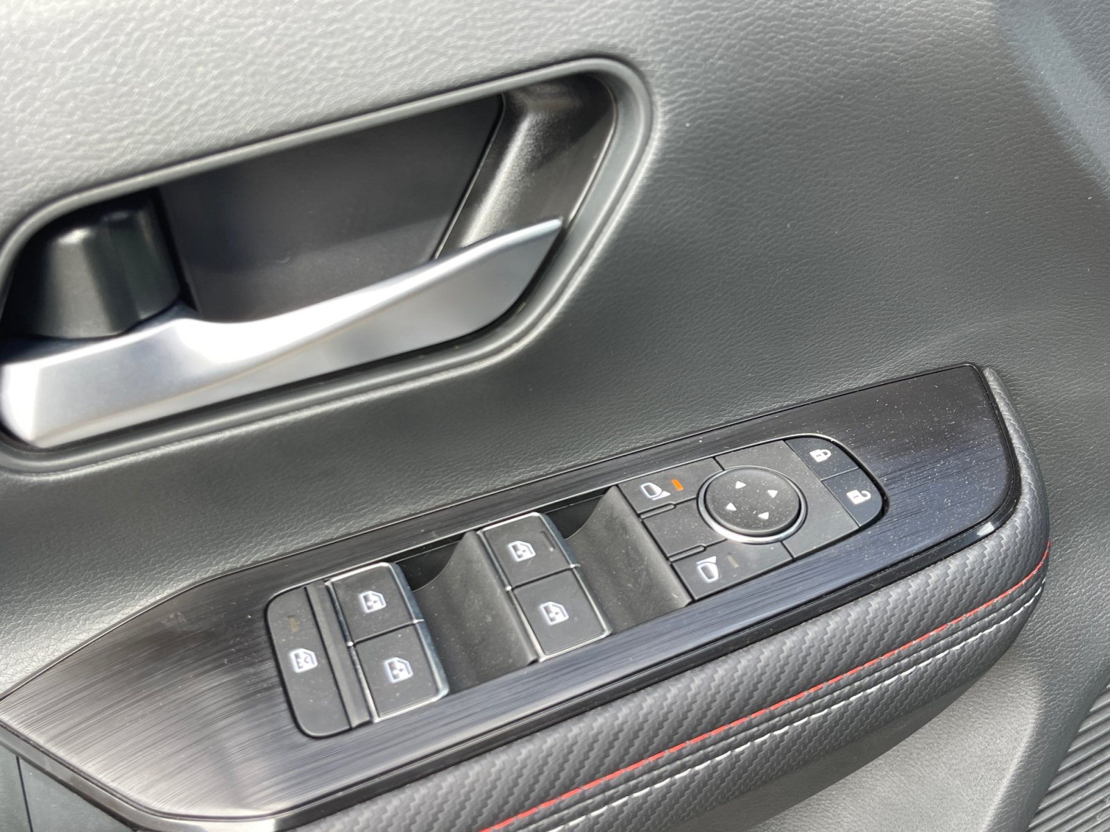 2026 Nissan KICKS SR - Photo 17